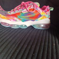 FILA Colorful Tie-Dye Sneakers – Size 9 – Clean & Stylish