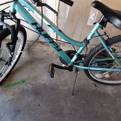 HUFFY BIKE  LIKE NEW.  $25