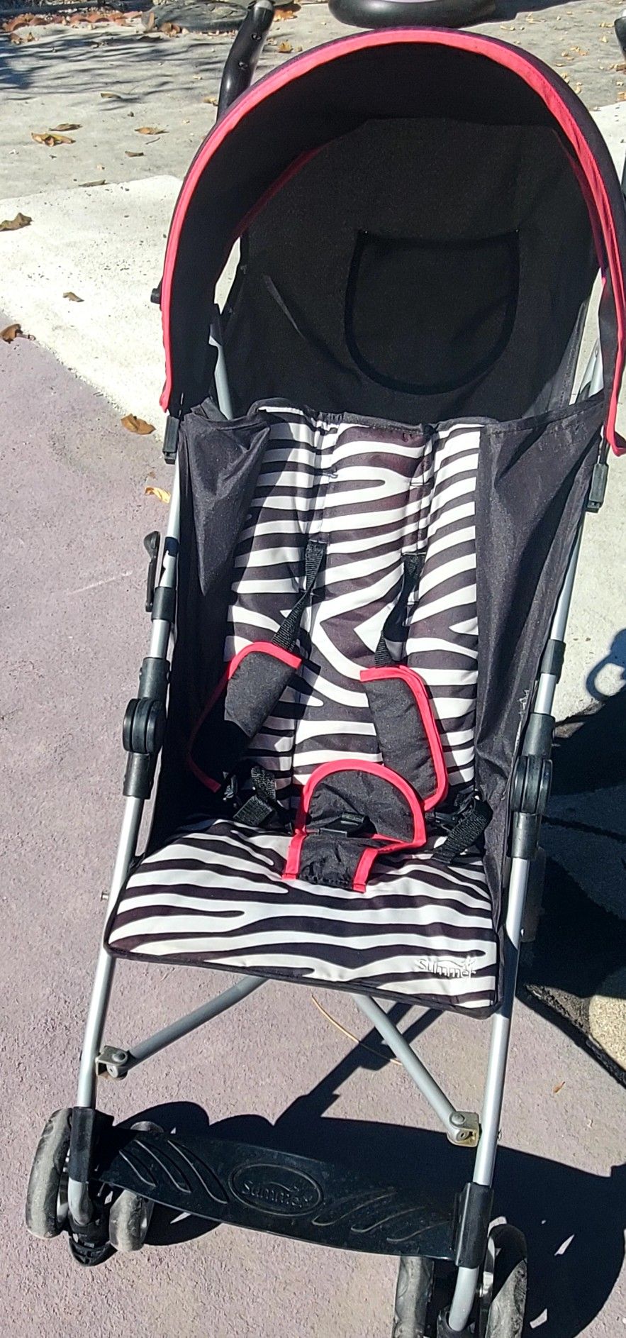 GO lite Baby Stroller In Excellent Condition 