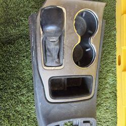 2019 Jeep Grand Cherokee Gear Shifter With Console Trim Panel And Cup Holders 