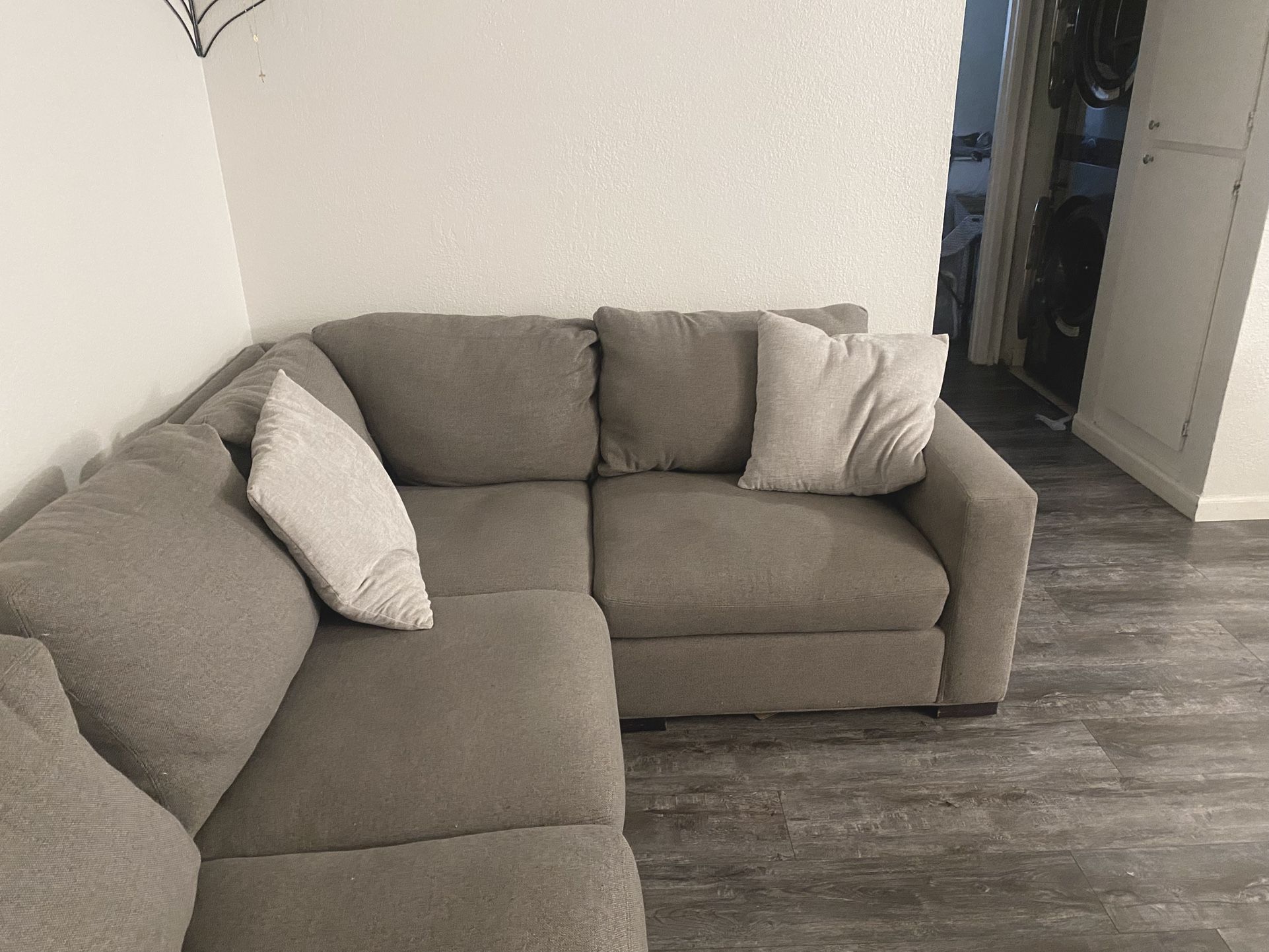 Beautiful couch For Sale