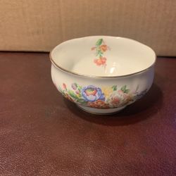 VINTAGE WINDSOR BONE CHINA SUGAR DISH PINK AND YELLOW FLOWERS  ~SEE PICTURES~  VERY NICE PRE-OWNED CONDITION.    MEASURES ABOUT 2 INCH TALL X ABOUT 3 