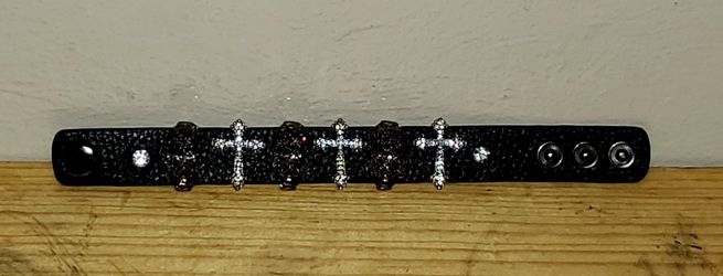 Super Cool Skull And Cross Vintage Bracelet! Excellent Condition! Snap Closure! 