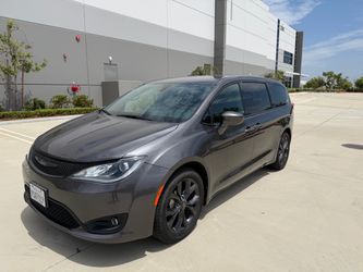 2020 CHRYSLER PACIFICA TOURING SPORT!