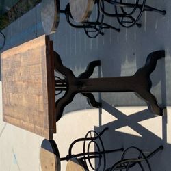 Ashley Furniture Valebeck Rustic 4 Spin Adjust Stool & Table Set