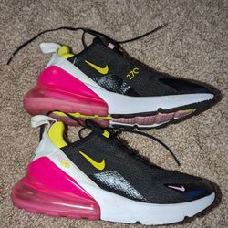 Nike Air Max 270 Black Cyber Pink for Sale in Grays Harbor County