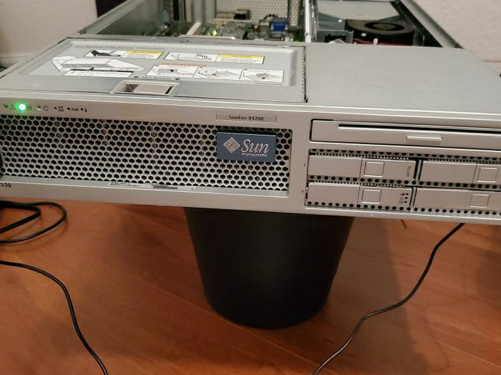 Server-Sun-Sunfire x4200 Computer