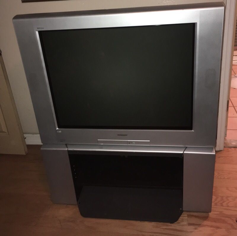 Sony KV-36FS120 36-Inch FD Trinitron WEGA TV With Stand