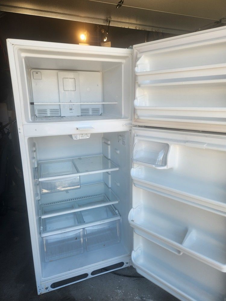 Frigidaire REFRIGERATOR