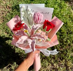 Crochet pink lily and red rose bouquet