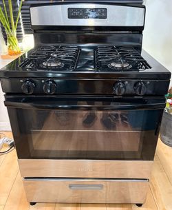 Amana Gas range -like brand new