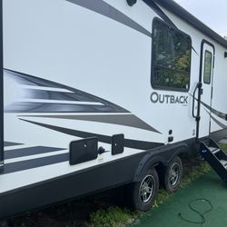RV Outback Ultra-Lite 2019 (27ft)