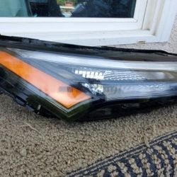 2021 - 2023 NISSAN ROGUE RIGHT
HEADLIGHT PASSENGER SIDE HALOGEN W/
DAYTIME RUNNING LIGHT GENUINE USED
OEM. D5