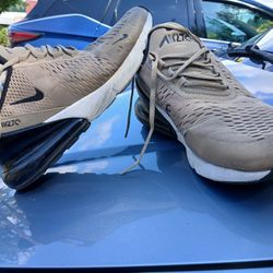 Men's Size 9.5 Nike Air Max 270