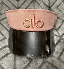 Alo logo embroidered sun visor in Dusty Pink
