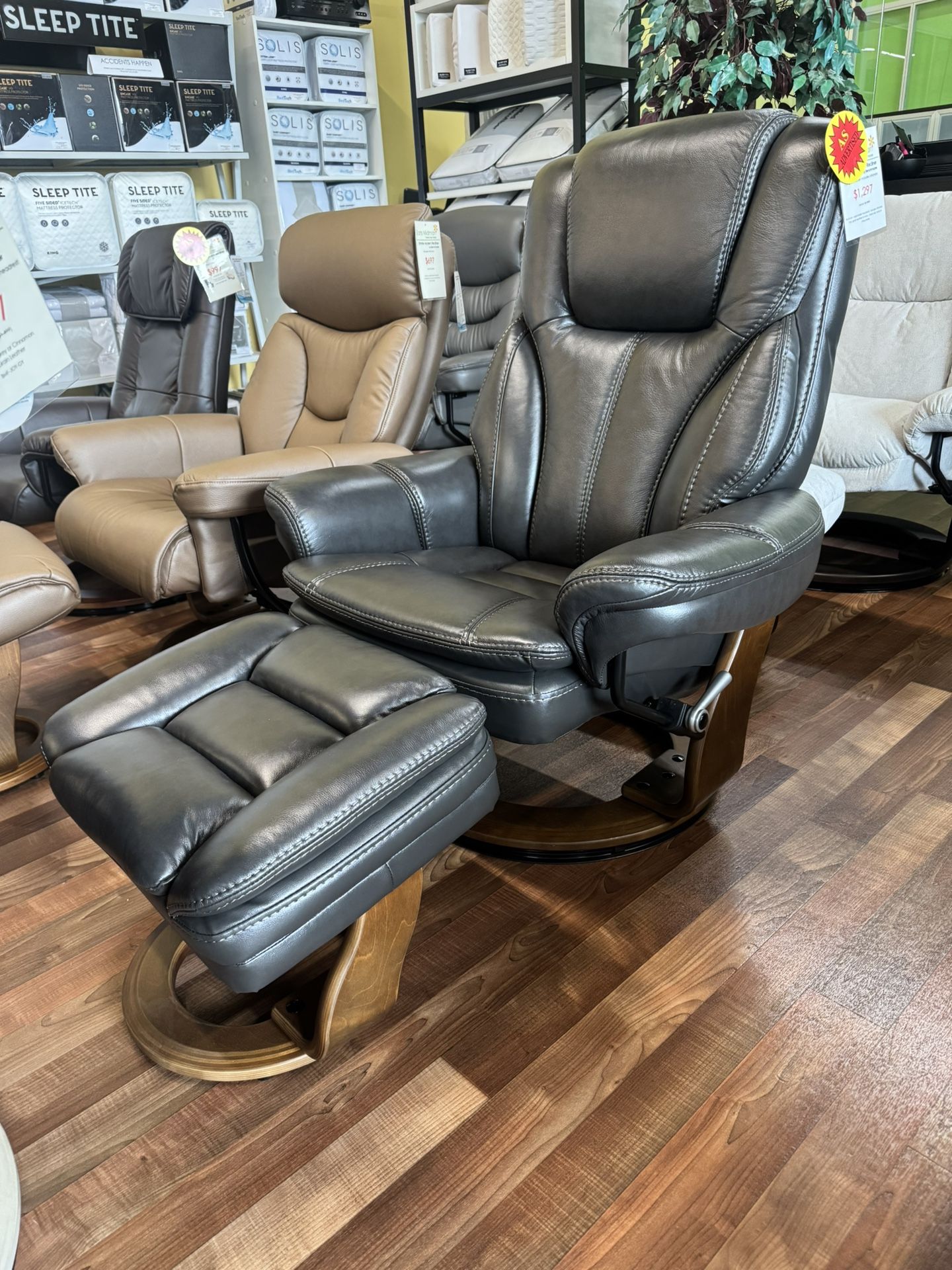 Hana Leather Swivel Chair