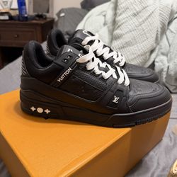 Lv Trainer Black Size 9