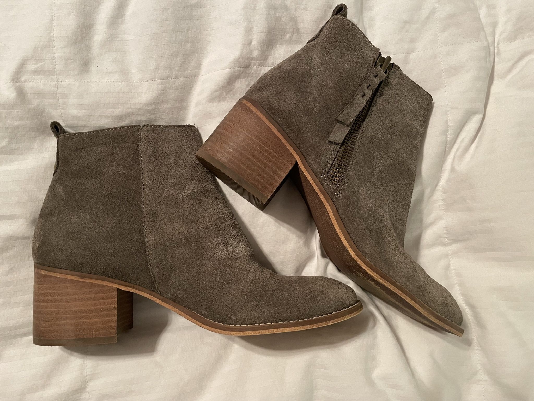 Women’s Size 9 - Grey Suede B.P. (Nordstrom) Short Boots