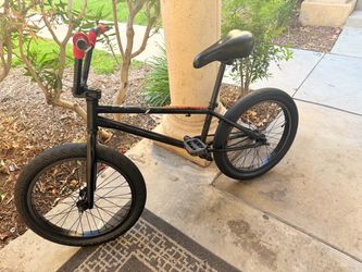 20 inch BMX bike brakeless not free look at description.
