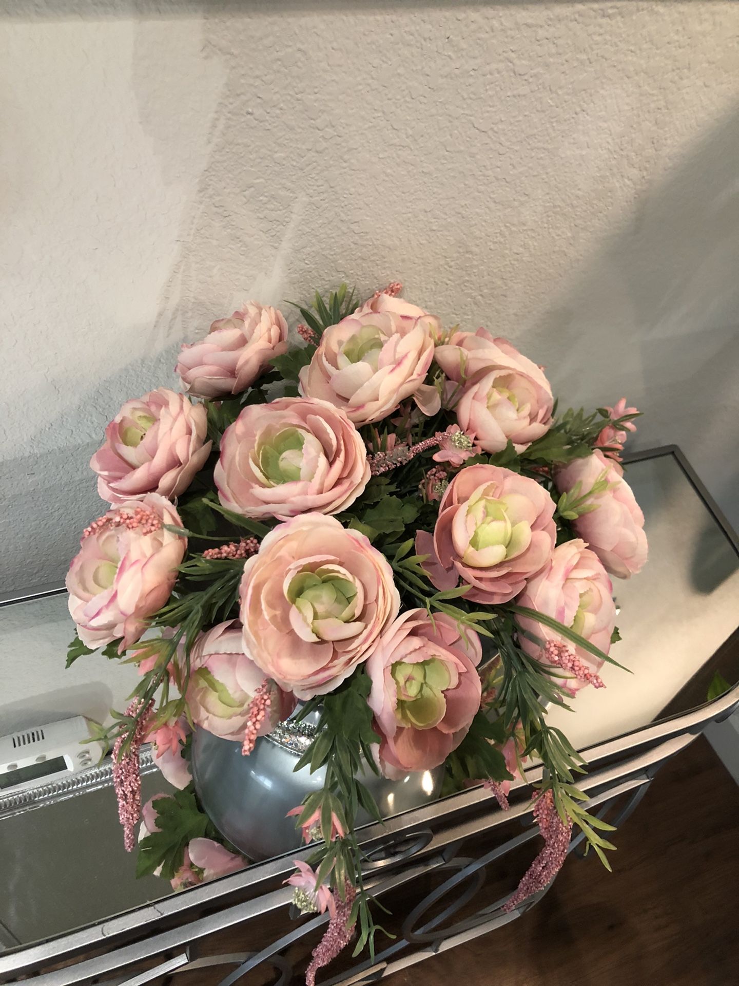 Large Glass Vase With Flowers ๐ธ