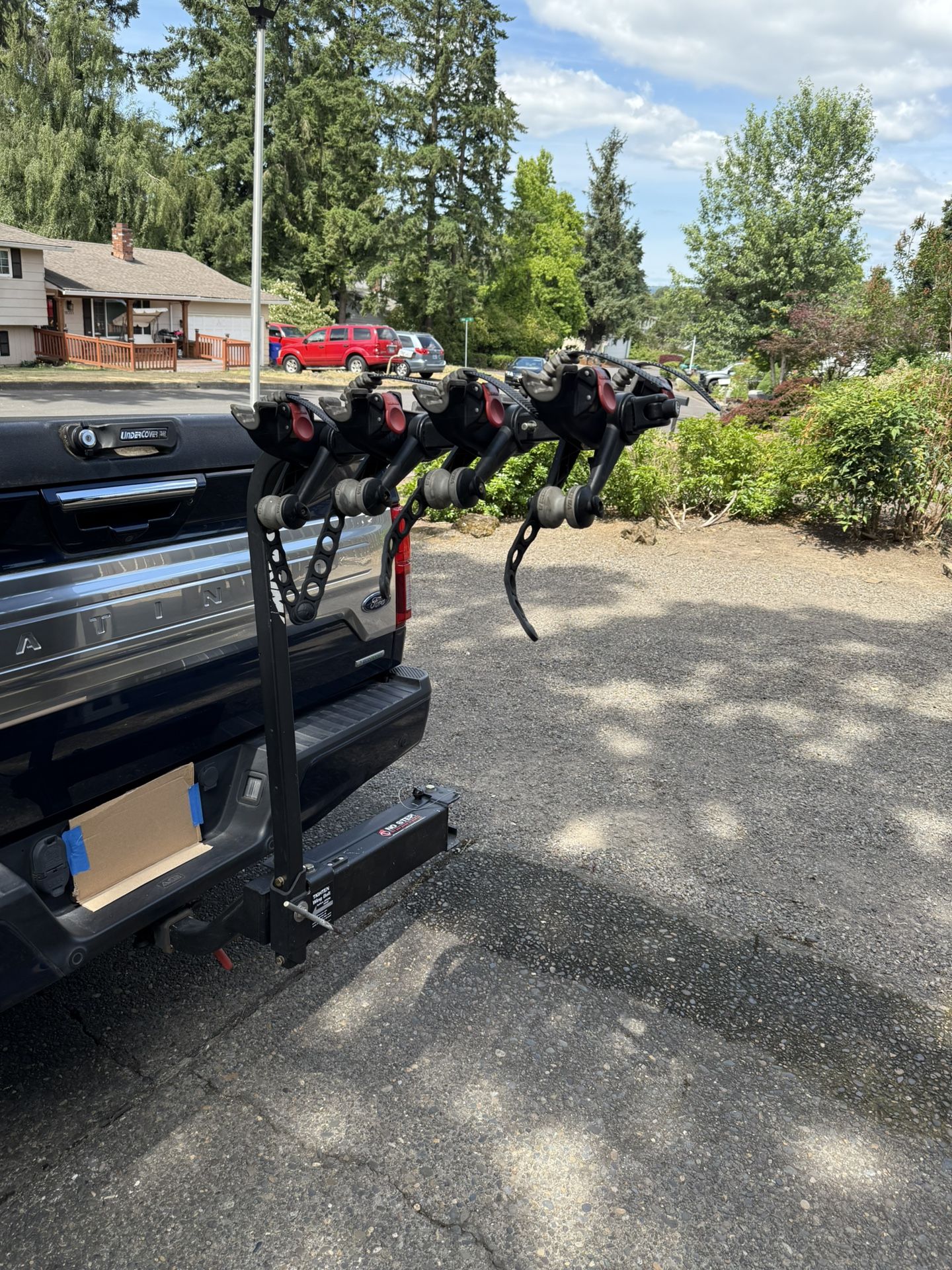 YAKIMA Roc N’ Gate - Swing Away Bike Rack