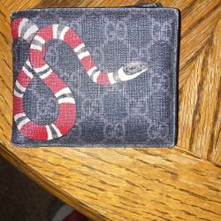 Men’s Gucci Wallet & Women’s Coach Wallet 