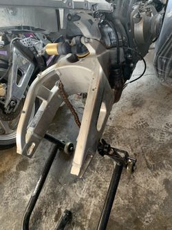 2005 -06 Cbr 600rr Swing Arm 