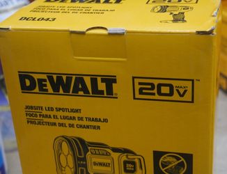 New DeWalt DCL043 20V Max Cordless LED Jobsite Spotlight Spot Light 20 volt.