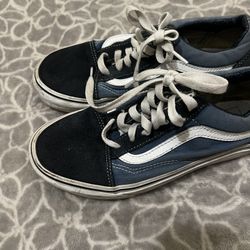 Vans Old Skool size 5Y White/Navy Blue