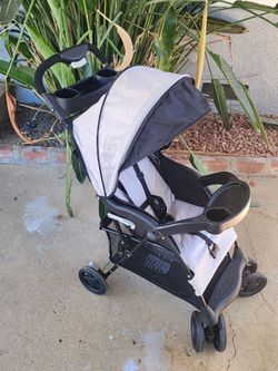 KOLCRAFT STROLLER IS LIKE NEW