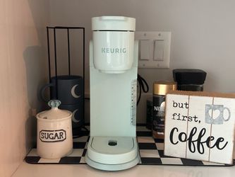 Move out sale - Keurig K-mini coffee maker with a k-cup