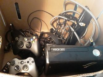 Xbox 360, 2 controllers and the kinect