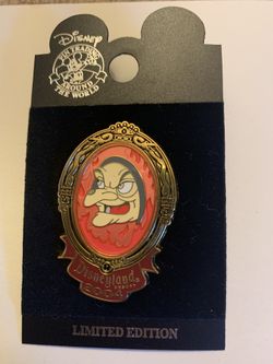 Evil queen in mirror limited edition pin