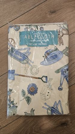 Home Trends Vinyl Tablecloth with Flannel Backing, 60" x 84" Oblong, Garden Design

