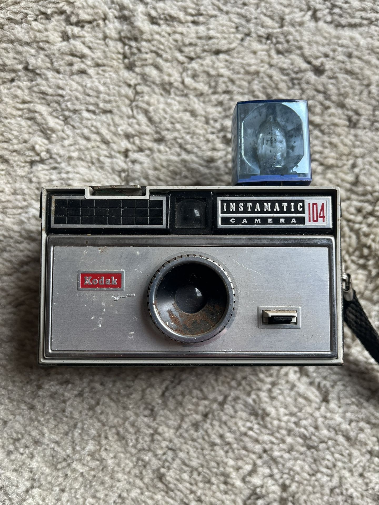 Kodak Instamatic 104 film camera with flash cube