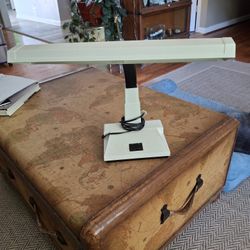 16x19 Desk Lamp