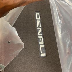 GMC Denali Floor Mats 