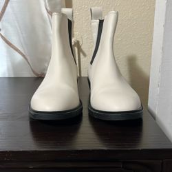 Ugg Boots Size 7 Woman 