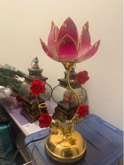 Pink Lotus lamp with red roses.