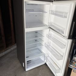 Fridge - Samsung - Stainless Steel *LIKE NEW*