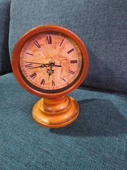 Vintage-Style Pedestal Desk Clock