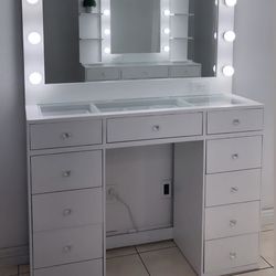 Hollywood Makeup Vanity 