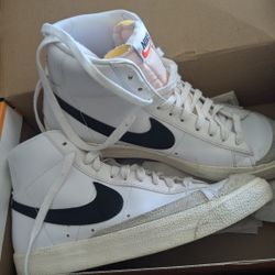 Nike Blazer Mid 77 Size 8.5 Shoes 