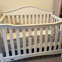 Graco White Crib With Mattress