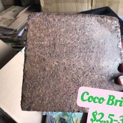 Coco Coir Fiber Soil Discs for House Plants, Succulents, Herbs, and Flowers.（18.5*12.2*11.2inch，30 Pack,33 pound）