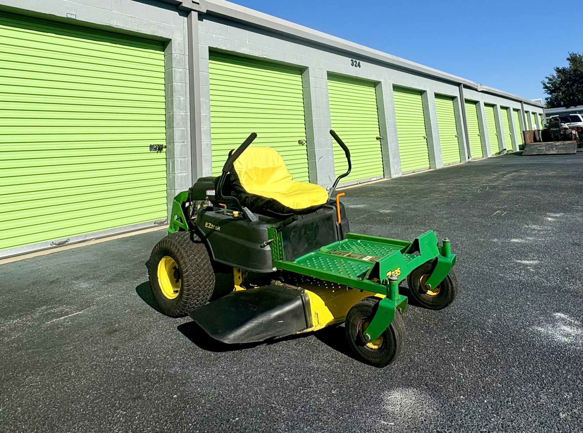 John Deere 42” Zero Turn Mower- FREE DELIVERY