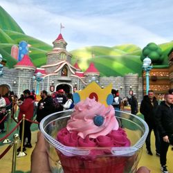 Selling Universal Studios HOLLYWOOD Tickets. 