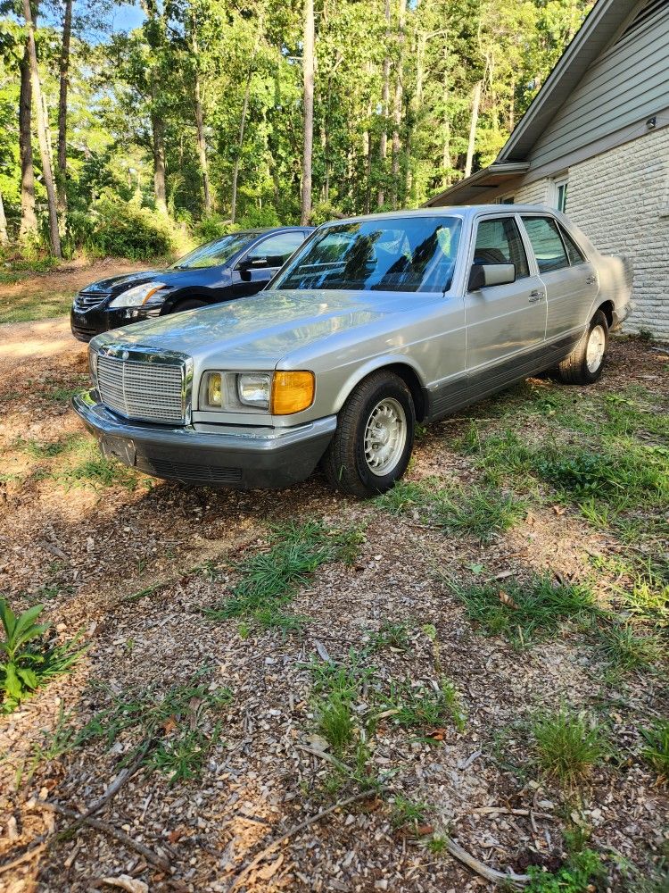 Classic Mercedes Benz 380SE