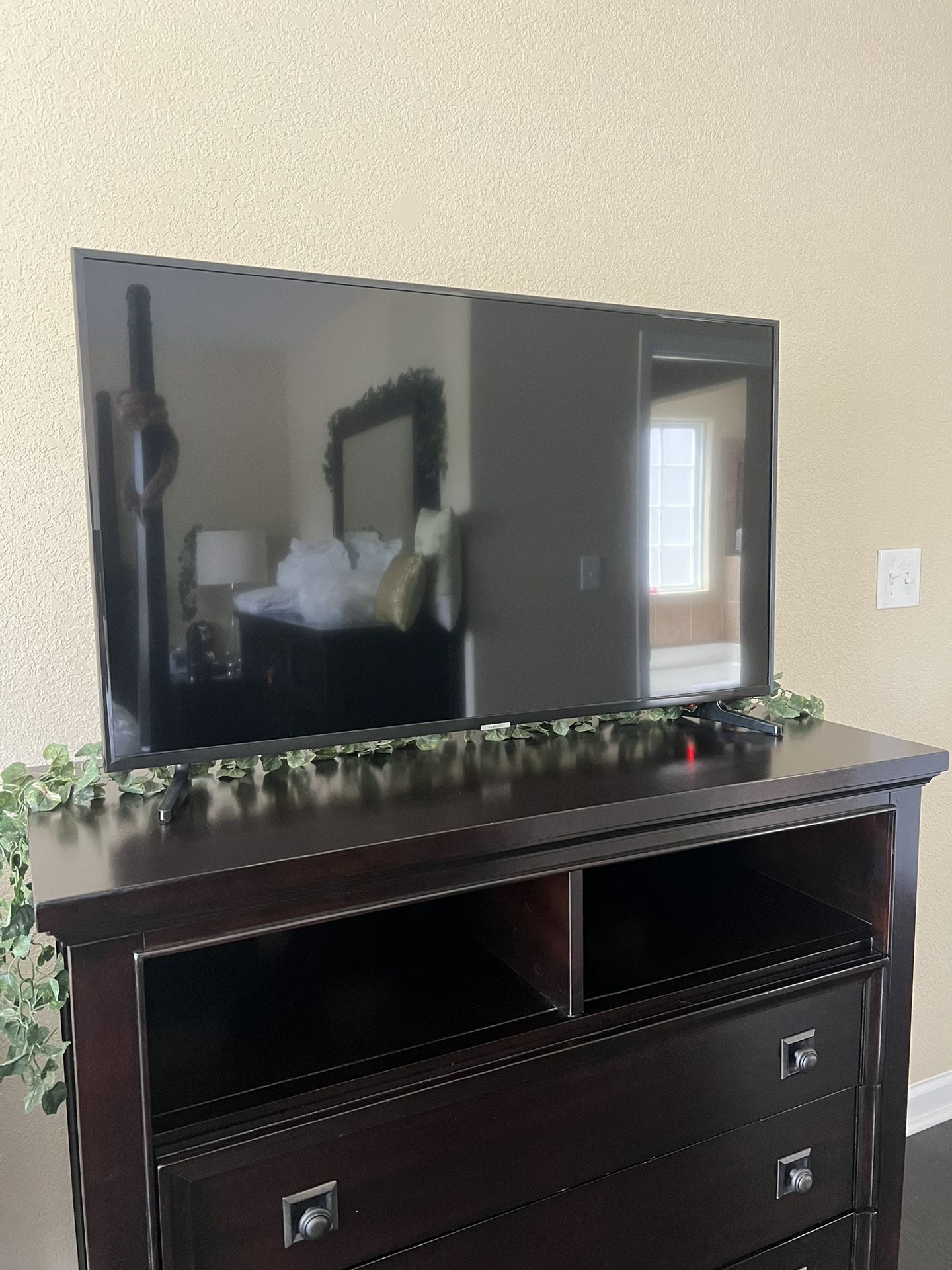 And Another Samsung 6 Series 43” Television (NU6900)