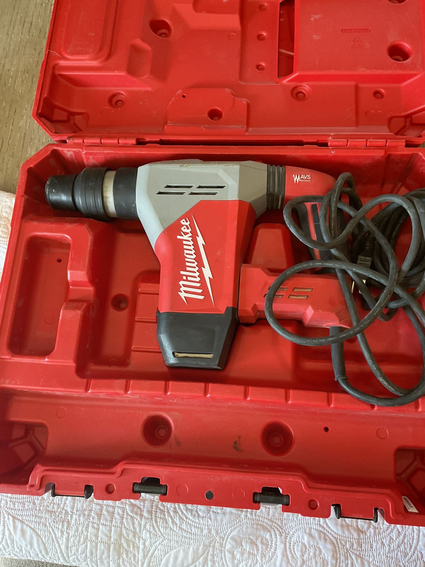 Milwaukee one and 9/16 SDS max rotary hammer with case 235